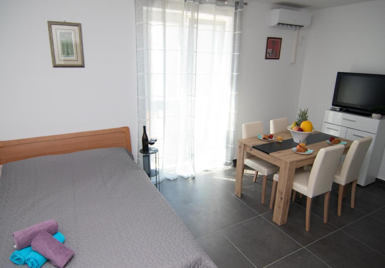 Valkane Beach Studio Apartment Pula Exterior foto